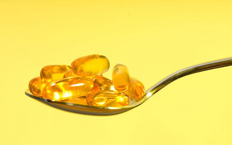 Spoon with omega-3 softgels