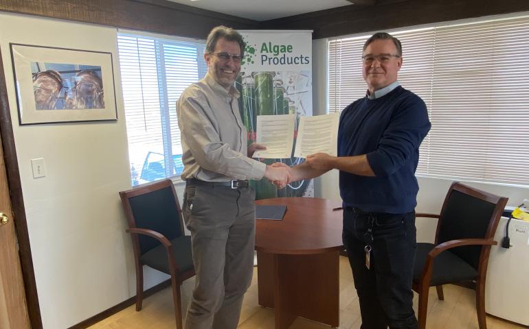 Piero Scapini, president of Nooter/Eriksen and Henk de Waard, President & CEO of Arizona Algae Products, LLC shake hands at the signing of the partnership agreement between Nooter/Eriksen and Arizona Algae Products in July 2022.
